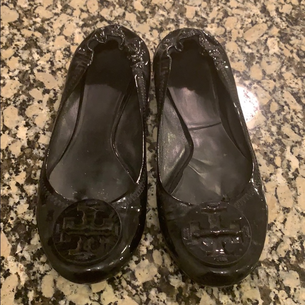 VERY LOVED PATENT BLACK TORY FLATS SIZE 9.5